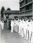 Fotografia de Américo Tomás na cidade de Maputo passando revista às tropas no Comando Naval da Marinha, por ocasião da visita de estado efetuada a Moçambique