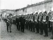 Fotografia de Américo Tomás no Instituto Superior dos Pupilos do Exército, presidindo à sessão solene de abertura do novo ano letivo