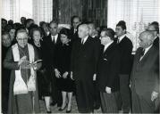Fotografia de Américo Tomás, acompanhado por Alfredo Rodrigues dos Santos Júnior, por Eduardo de Arantes e Oliveira e por Gertrudes Rodrigues Tomás, por ocasião da inauguração do Hotel Estoril-Sol