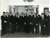 Fotografia de Américo Tomás recebendo as individualidades mais ligadas à obra da rega no Alentejo, no Palácio de Belém