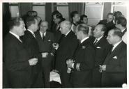 Fotografia de Américo Tomás durante um almoço servido a bordo do paquete Queen Elizabeth