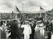 Fotografia de Américo Tomás, acompanhado por António Augusto Peixoto Correia e por José Augusto da Costa Almeida, por ocasião da visita de estado efetuada a Moçambique