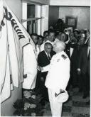 Fotografia de Américo Tomás no novo pavilhão do Santuário D. Manuel II, em Vila Nova de Gaia, por ocasião da visita oficial efetuada ao distrito do Porto