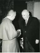 Fotografia de Tomás no Palácio Nacional de Belém, recebendo em audiência Fernando Cento