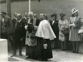 Fotografia da missa e bênção feitas por ocasião da cerimónia do lançamento de dois navios arrastões destinados à pesca do bacalhau, o “Pedro de Barcelos” e o “João Álvaro Fagundes” 
