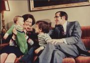 Fotografia do casal Eanes com os filhos