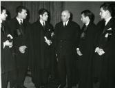 Fotografia de Américo Tomás no Palácio Nacional de Belém, recebendo em audiência a Associação Académica da Queima das Fitas da Universidade de Coimbra