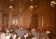 Fotografia de Américo Tomás, Gertrudes da Costa Ribeiro Tomás, Emílio Garrastazu Médici e Scylla Nogueira Médici, por ocasião da sua visita de Estado a Portugal, no Palácio da Bolsa, no Porto.