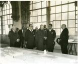 Fotografia de Américo Tomás e comitiva, por ocasião da visita às futuras instalações do Museu da Marinha, em Lisboa.