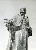 Fotografia da escultura dum membro da igreja católica