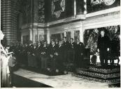 Fotografia de Américo Tomás, acompanhado por Alfredo Rodrigues dos Santos Júnior, Eduardo de Arantes e Oliveira e por José João Gonçalves de Proença, na Sé de Évora, por ocasião da cerimónia de exéquias de Dom Manuel Trindade Salgueiro