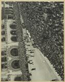 Fotografia inserida no álbum "Comemorações do XX Aniversário da Revolução Nacional: alguns aspectos da chegada a Lisboa de S. Ex.ª o Presidente da República em 28 de Maio de 1946"