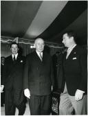 Fotografia do Presidente da República Américo Tomás presidindo à inauguração das obras do Estaleiro Naval da Margueira