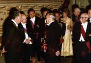 Fotografia de Américo Tomás, Marcelo Caetano e Emílio Garrastazu Médici, por ocasião da sua visita de Estado a Portugal, no Palácio Nacional da Ajuda, em Lisboa.