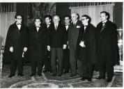 Fotografia de Américo Tomás no Palácio de Belém, recebendo em audiência o Orfeão Académico de Coimbra