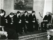 Fotografia de Américo Tomás no Palácio Nacional de Belém, recebendo em audiência a Comissão da Queima das Fitas da Universidade de Coimbra