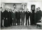 Fotografia de Américo Tomás no Palácio de Belém, por ocasião de almoço oferecido a entidades ligadas à obra do estaleiro Naval da Margueira