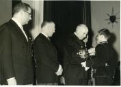 Fotografia de Américo Tomás na abertura do ano letivo do Colégio Militar