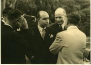 Fotografia de Américo Tomás no parque Castro Guimarães