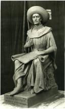 Fotografia da maqueta da escultura do Infante D. Henrique mandada fazer por ocasião das comemorações do V Centenário Henriquino