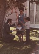 Fotografia de Ramalho Eanes com a mulher e filhos