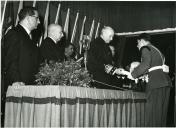 Fotografia de Américo Tomás, na abertura do ano letivo do Instituto dos Pupilos do Exército.