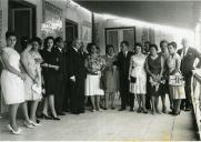 Fotografia de Américo Tomás no Palácio de Belém recebendo em audiência uma representação da terceira caravana do estado brasileiro Belém do Pará.