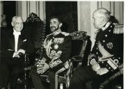 Fotografia de Américo Tomás, Oliveira Salazar e Hailé Salassié I, por ocasião da sua visita de Estado a Portugal, no Palácio Nacional da Ajuda, em Lisboa.