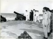 Fotografia de Américo Tomás na Fortaleza de São Sebastião, na Ilha de Moçambique, por ocasião da visita de estado efetuada a Moçambique