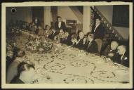 Fotografia de Américo Tomás, em Lisboa, durante um jantar oferecido em homenagem aos membros da delegação francesa de visita a Portugal para a cerimónia da deposição da imagem do Cristo das Trincheiras no Mosteiro de Santa Maria da Vitória (Mosteiro dos Jerónimos)