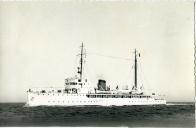 Fotografia do navio hidrográfico “D. João de Castro”, incorporado ao efetivo dos navios da Armada Portuguesa em 1941, a caminho dos Açores na sua primeira missão hidrográfica