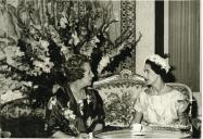 Fotografia de Gertrudes Ribeiro da Costa com a Princesa Margarida de Inglaterra
