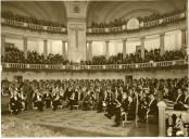 Fotografia de Américo Tomás, na Sala das Sessões da Assembleia da Nacional, por ocasião da cerimónia do início das sessões de trabalho dos deputados eleitos após as eleições legislativas