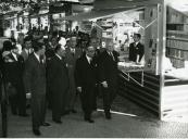 Fotografia de Américo Tomás na Avenida da Liberdade, por ocasião na abertura da 32.ª edição da Feira do Livro de Lisboa