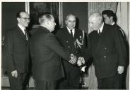 Fotografia de Américo Tomás no Palácio de Belém, recebendo em audiência o comandante do navio-escola brasileiro Custódio de Melo