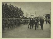 Fotografia de Óscar Carmona, em Maputo (Lourenço Marques), por ocasião da visita de Estado que efetuou a Moçambique