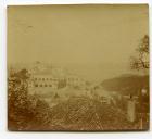 Fotografia do Palácio Nacional de Sintra tirada por alguns familiares e amigos de Gertrudes Ribeiro da Costa a partir da Quinta da Penha Verde, durante uma visita à vila de Sintra.