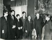 Fotografia de Américo Tomás no Palácio Nacional de Belém, recebendo em audiência o Orfeão Académico da Universidade de Coimbra