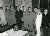 Fotografia de Américo Tomás no Palácio de Belém recebendo em audiência o Conselho da Ordem Militar de Avis