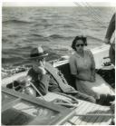 Fotografia de Maria Natália, filha de Américo Tomás, a bordo do veleiro “Sunday”