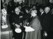 Fotografia de Américo Tomás, acompanhado pela filha Maria Natália e por Alfredo Rodrigues dos Santos Júnior, por ocasião da visita oficial realizada ao distrito de Viseu
