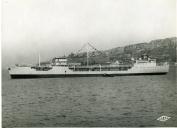 Fotografia do navio-petroleiro “Aire” estacionado no rio Tejo