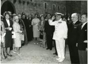 Fotografia de Américo Tomás, Gertrudes Tomás, Arantes e Oliveira no Paço dos Duques de Bragança 