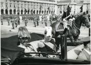 Fotografia de Américo Tomás e Hailé Salassié I, por ocasião da sua visita de Estado a Portugal, no Terreiro do Paço, em Lisboa.