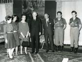 Fotografia de Américo Tomás no Palácio Nacional de Belém, recebendo em audiência Tomás os comissários e filiados da Mocidade Portuguesa