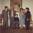 Fotografia da família Eanes com um casal de emigrantes