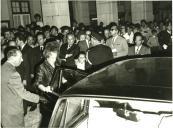 Fotografia de Gertrudes Rodrigues Tomás, esposa de Américo Tomás, em Setúbal, por ocasião das comemorações do II Centenário do nascimento do poeta Bocage