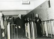 Fotografia de Américo Tomás na inauguração do Metropolitano de Lisboa