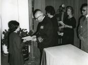 Fotografia de Américo Tomás presidindo à sessão solene de abertura do novo ano letivo do Instituto de Odivelas