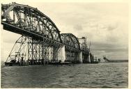 Fotografia da construção da Ponte Dona Ana, uma ponte ferroviária sobre o rio Zambeze, em Moçambique